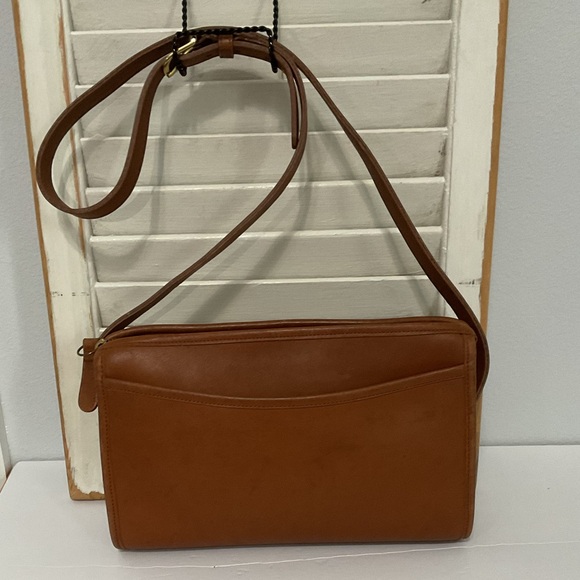 Coach Handbags - Coach Bag Taylor Zip Vintage